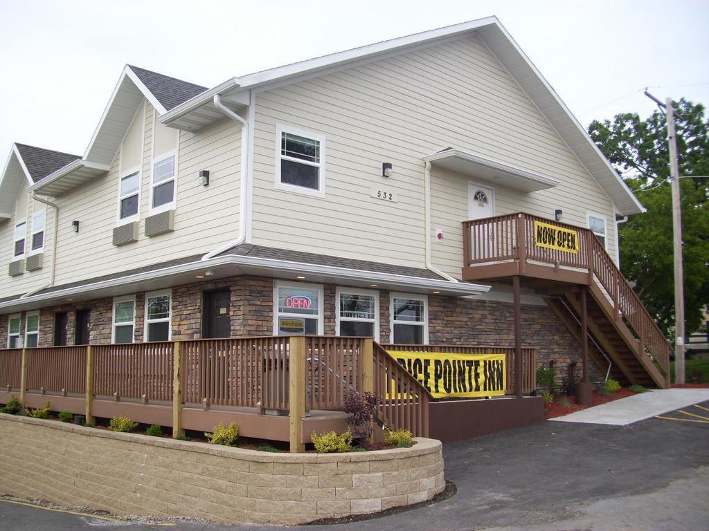Price Pointe Inn 워키쇼 외부 사진