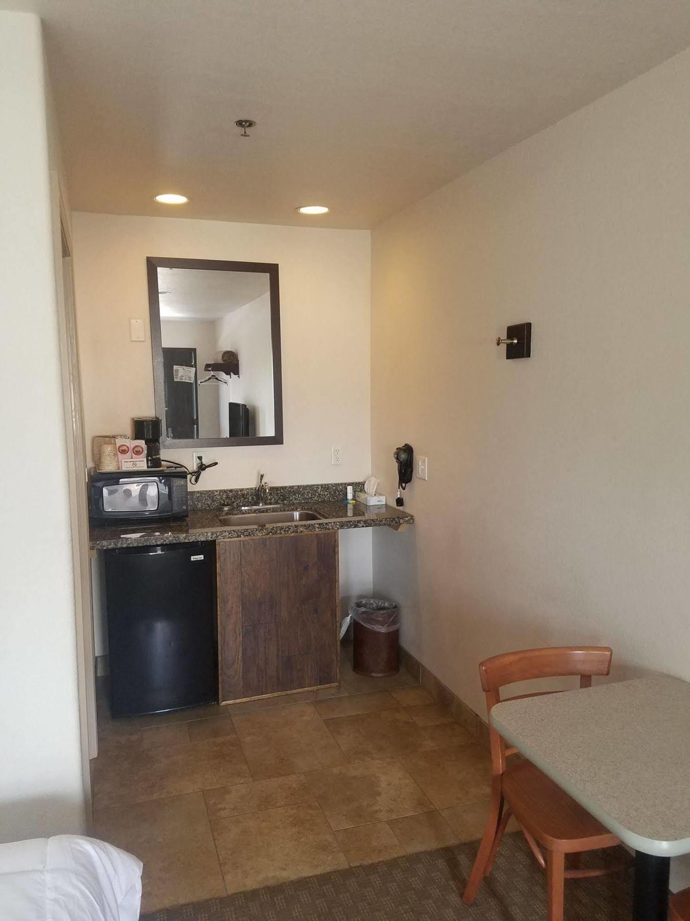 Price Pointe Inn 워키쇼 외부 사진