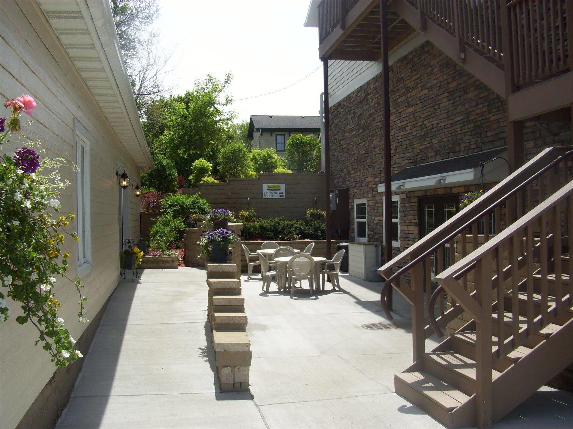 Price Pointe Inn 워키쇼 외부 사진